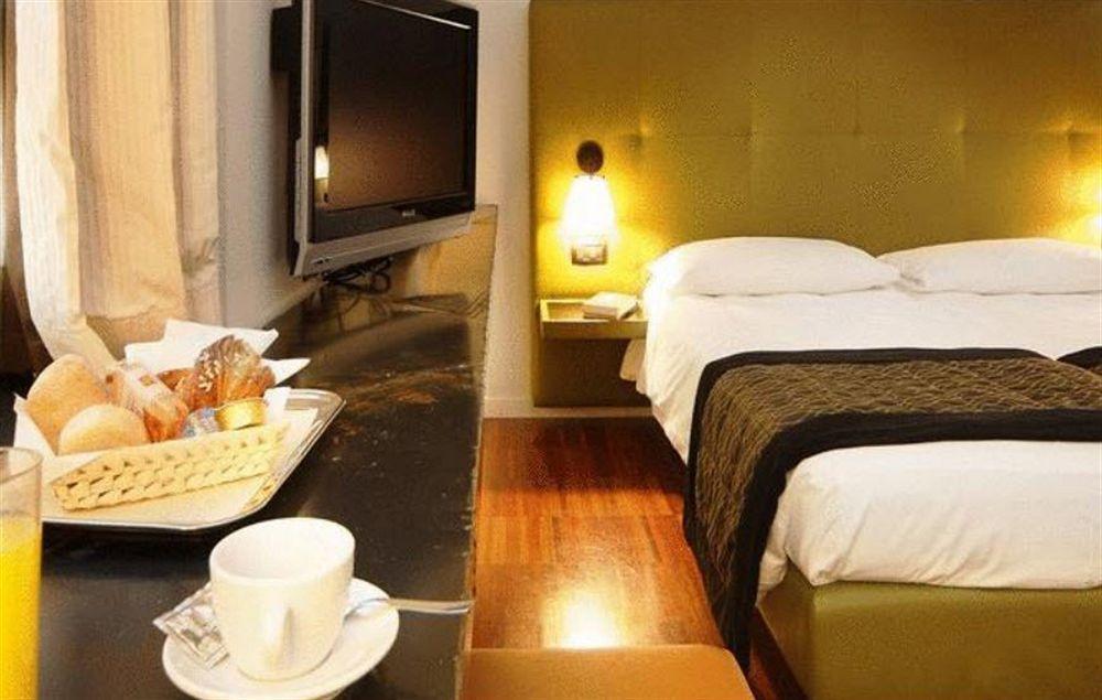 Hotel Monopole Milan Exterior photo