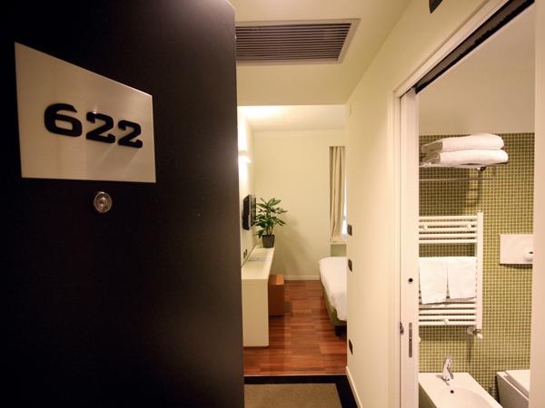 Hotel Monopole Milan Exterior photo