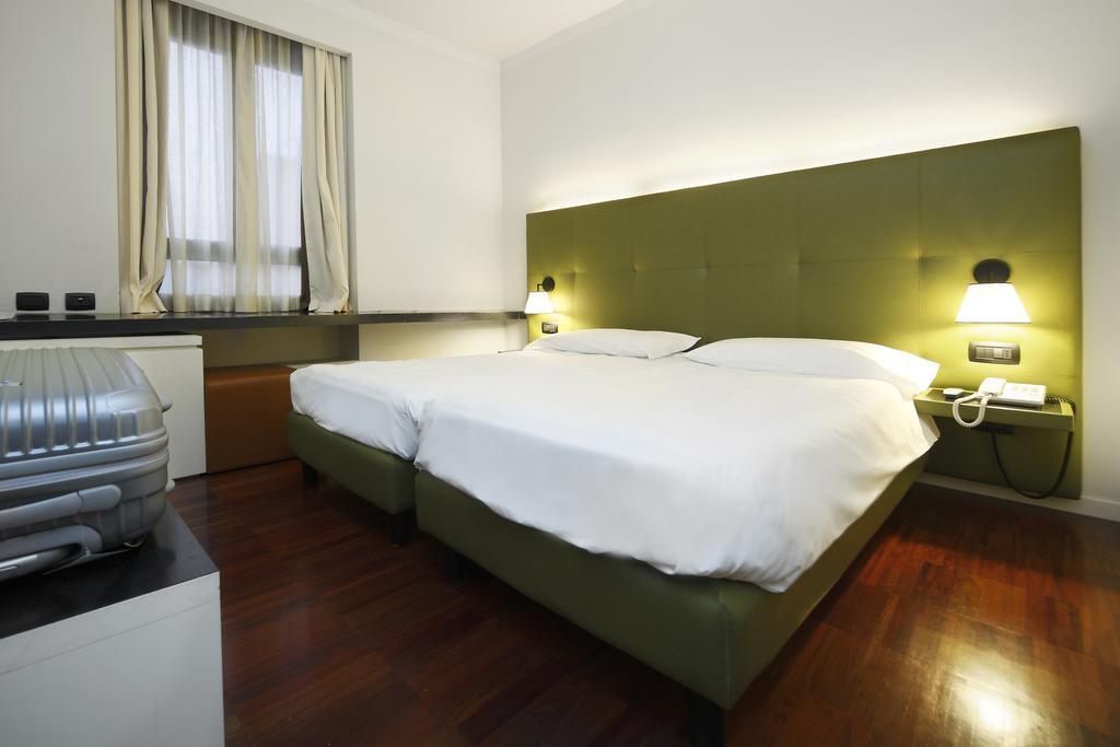 Hotel Monopole Milan Exterior photo